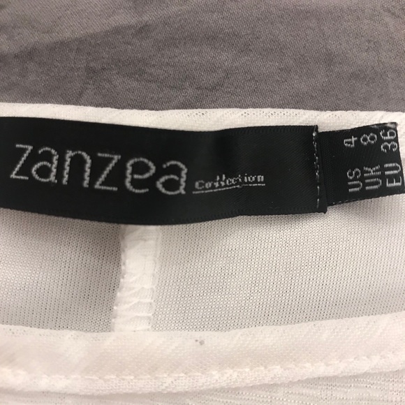 Cold shoulder lace sleeve top - Picture 9 of 10